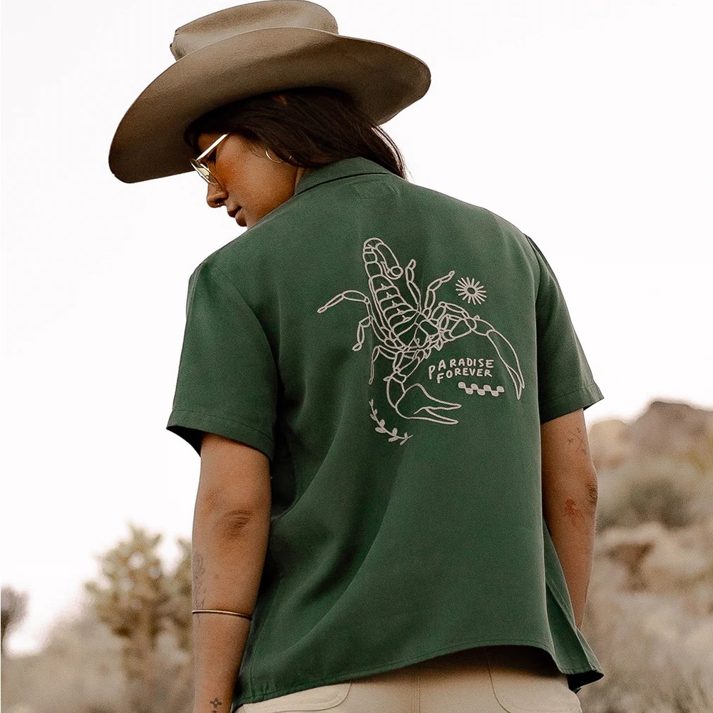 BRAND NEW AND UNWORN SCORPIO BOWLING SHIRT IN GREEN